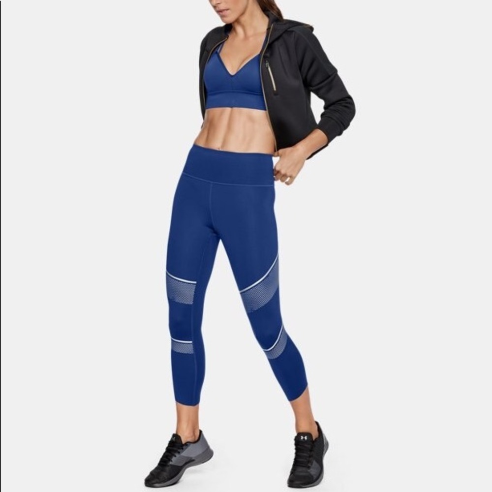 Women's UA Breathelux Metallic Crop Capris